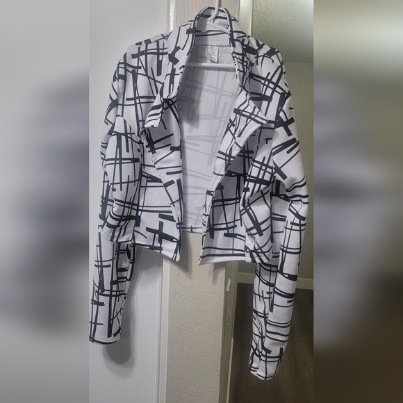 2 Piece Sets for Women Long Sleeve Solid Color White and Black Open Front. - Picture 5 of 8